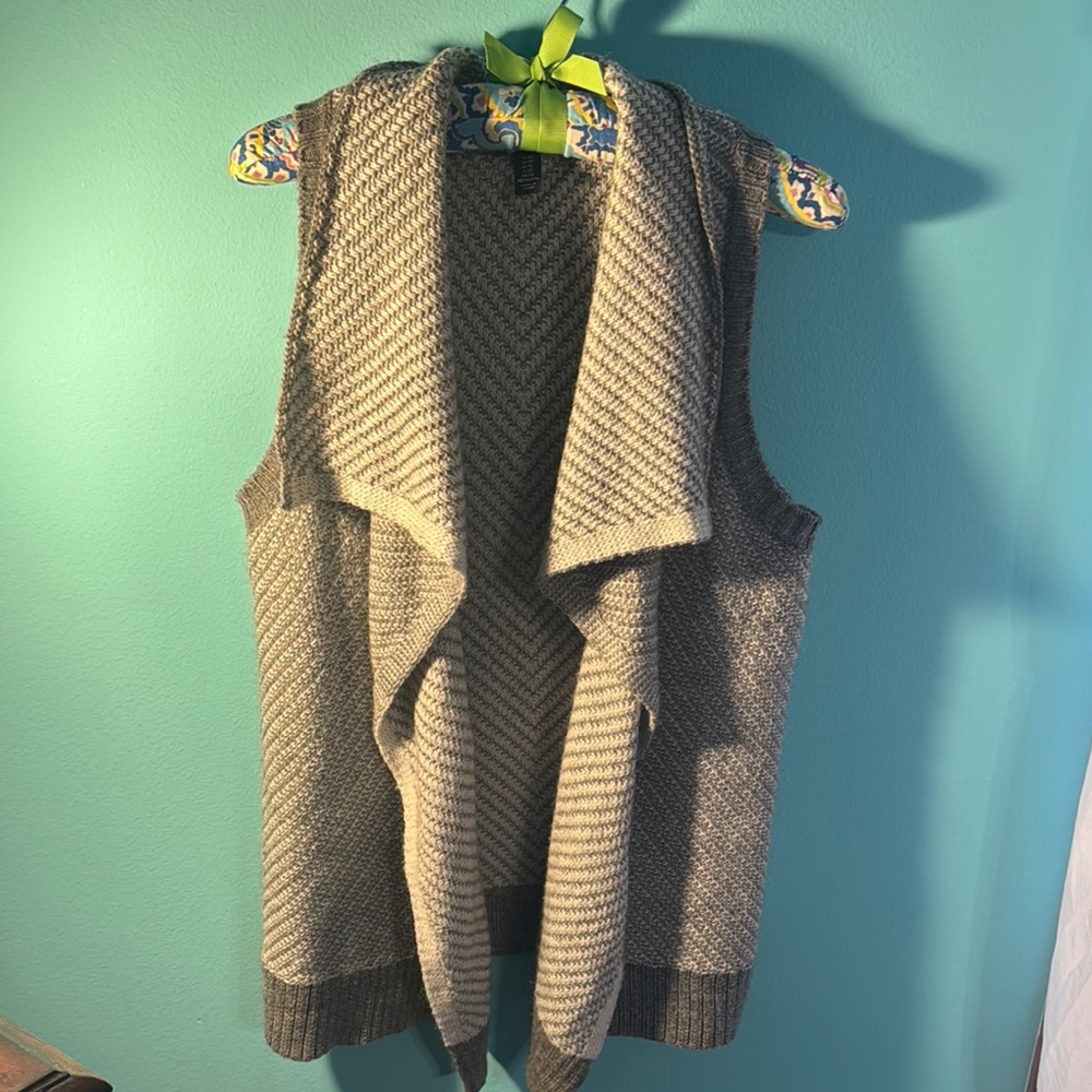 2/$10 XS Gap Gray Sleeveless Women's Sweater Vest